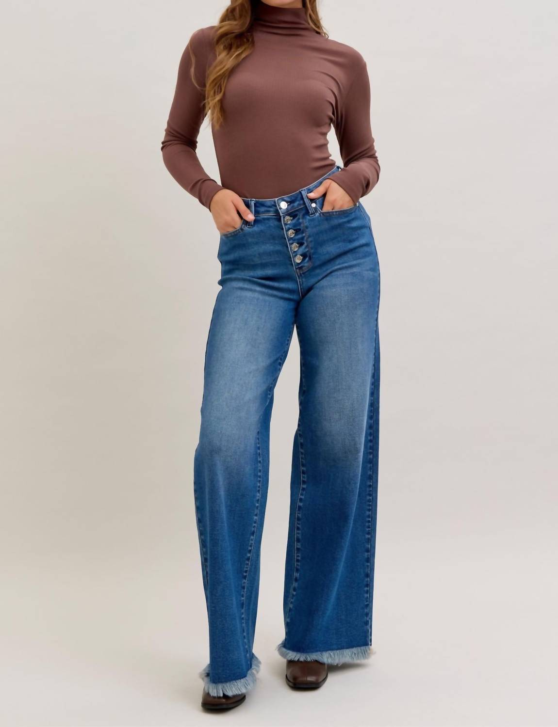 judy-blue-column-leg-button-fly-jeans
