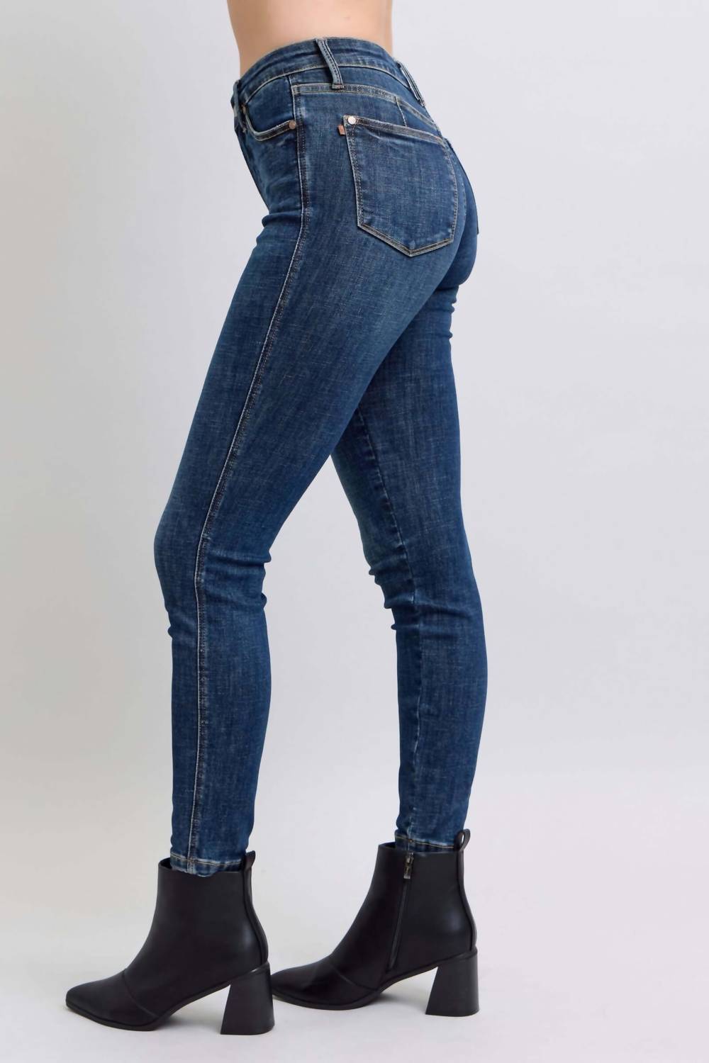 judy-blue-alexis-mid-rise-tummy-control-vintage-wash-skinny-jeans-plus