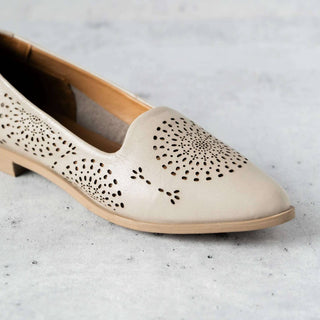 Bueno - Women's Brandy Flat Shoes