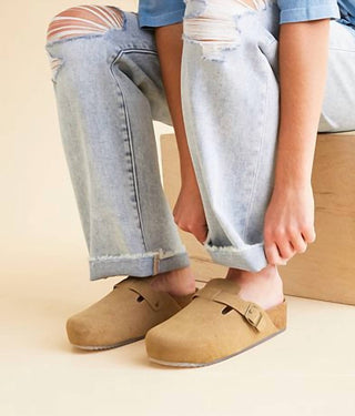 Mia - Women's Mia Qwest Platform Clogs