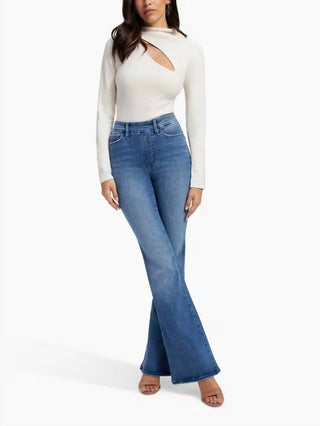 Good American - Pull On Flared Jeans