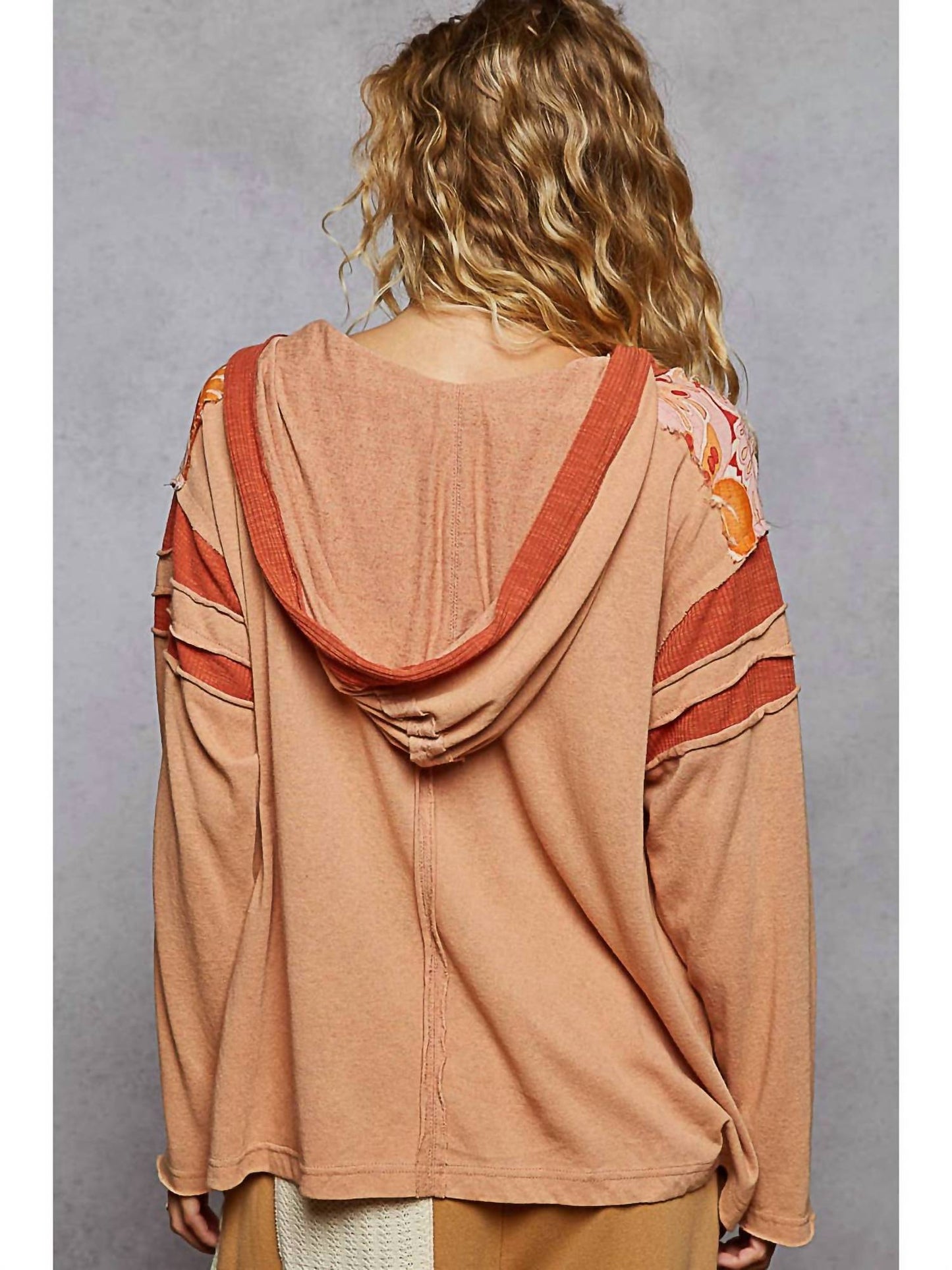 Pol - Long Sleeve V-neck Hooded Top