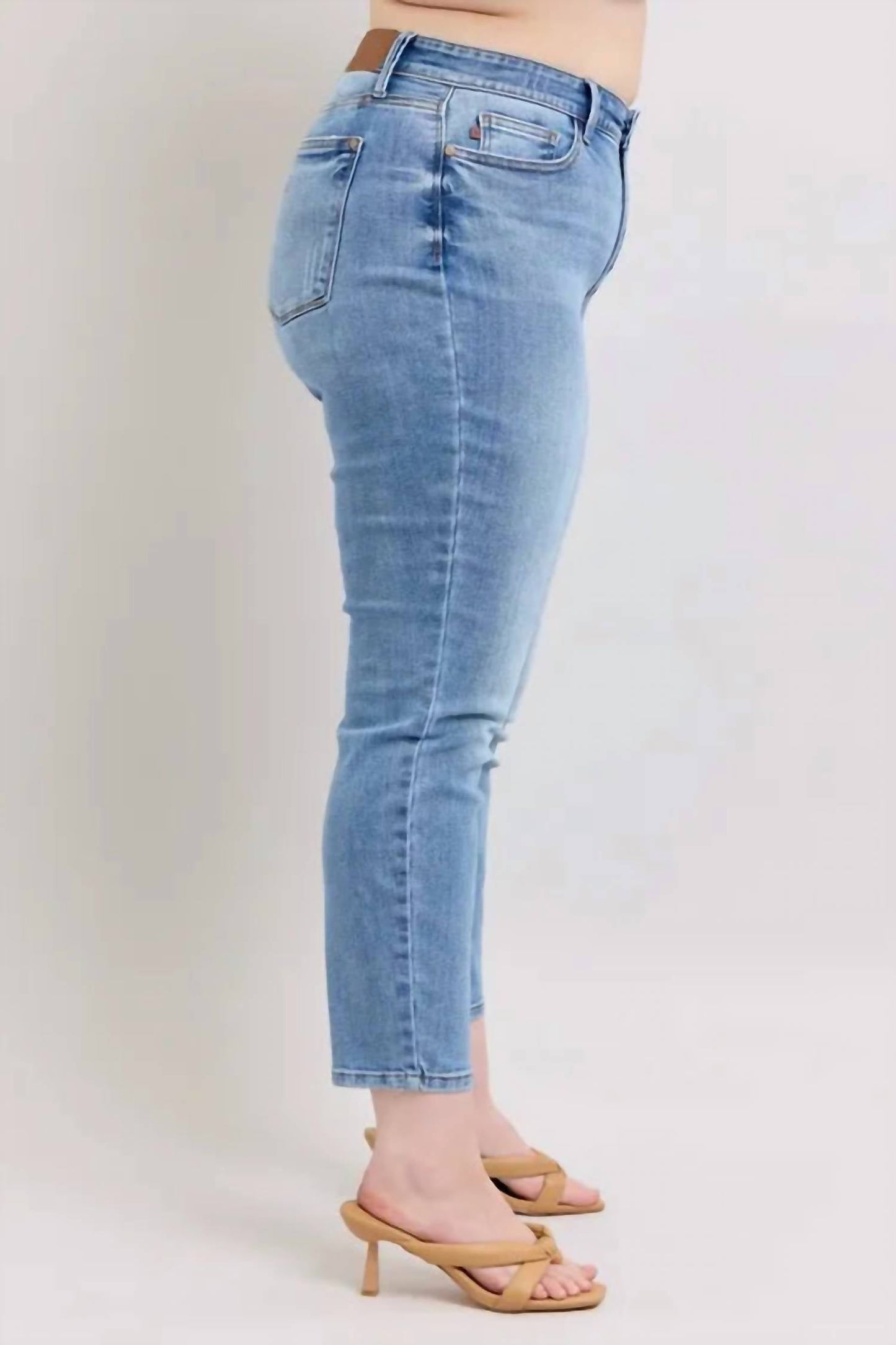 Judy Blue - Mid Rise Vintage Wash Slim Jeans