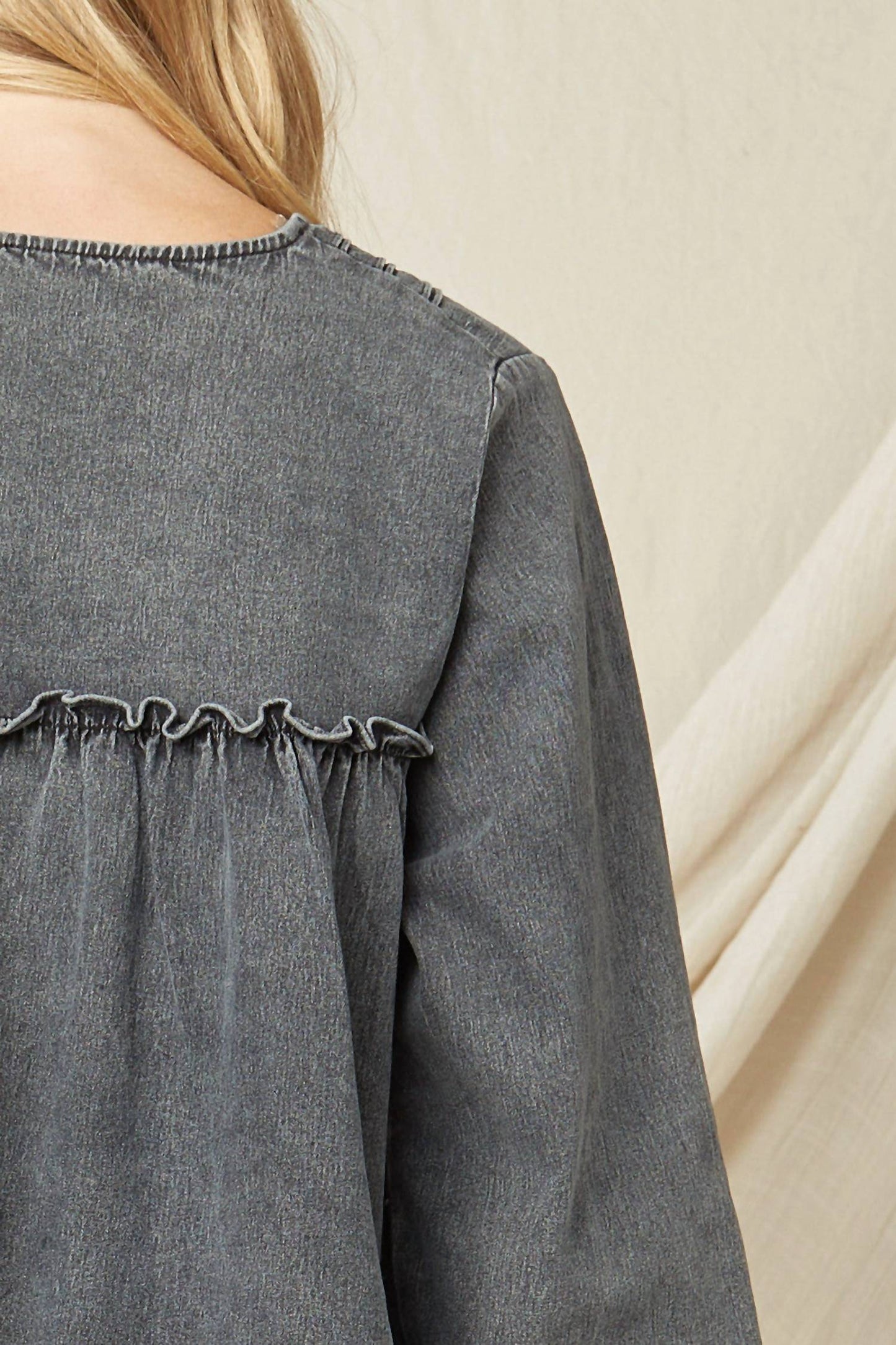 Entro - Ruffled V-neck Top