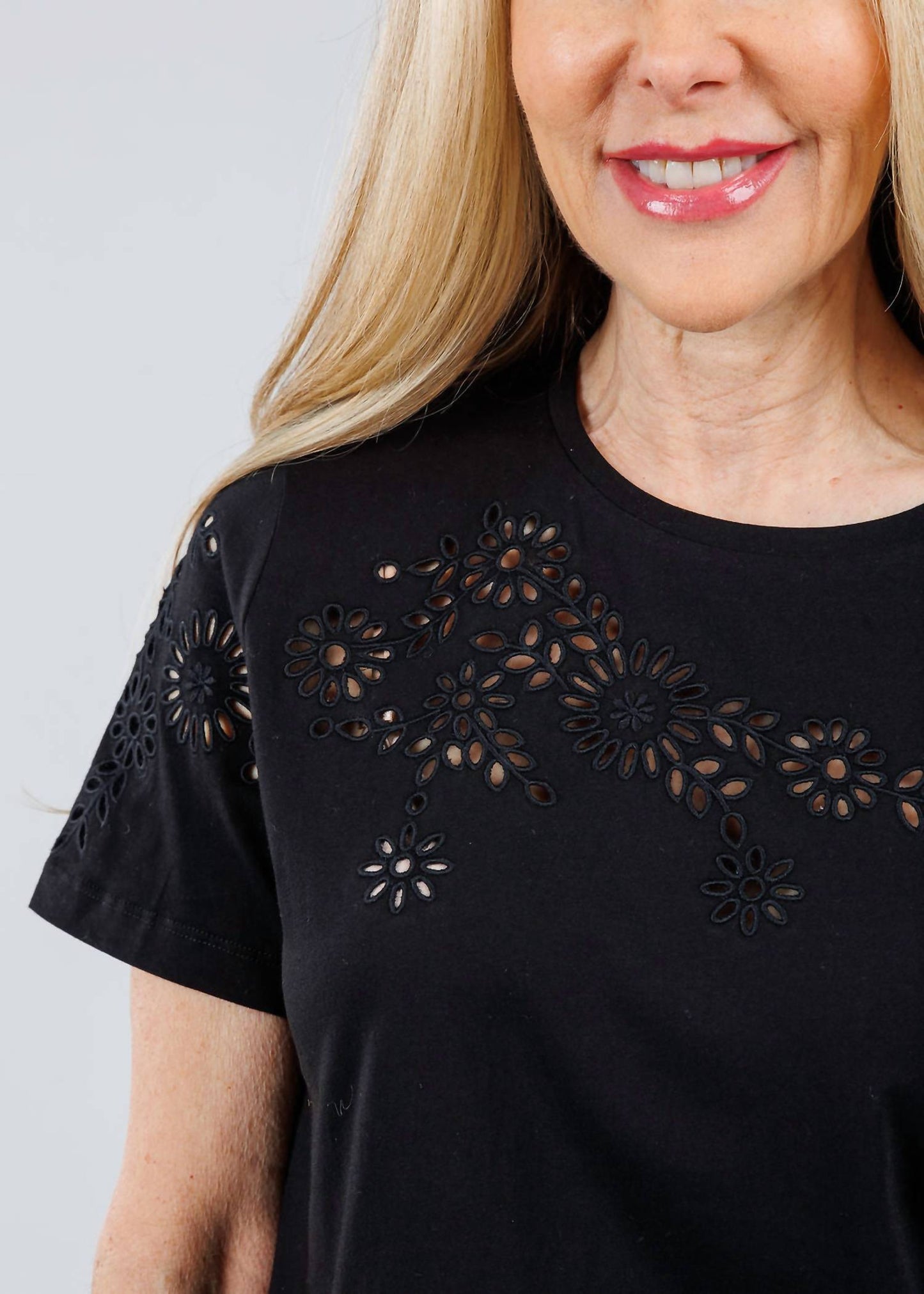 Elliott Lauren - Eyelet Tee
