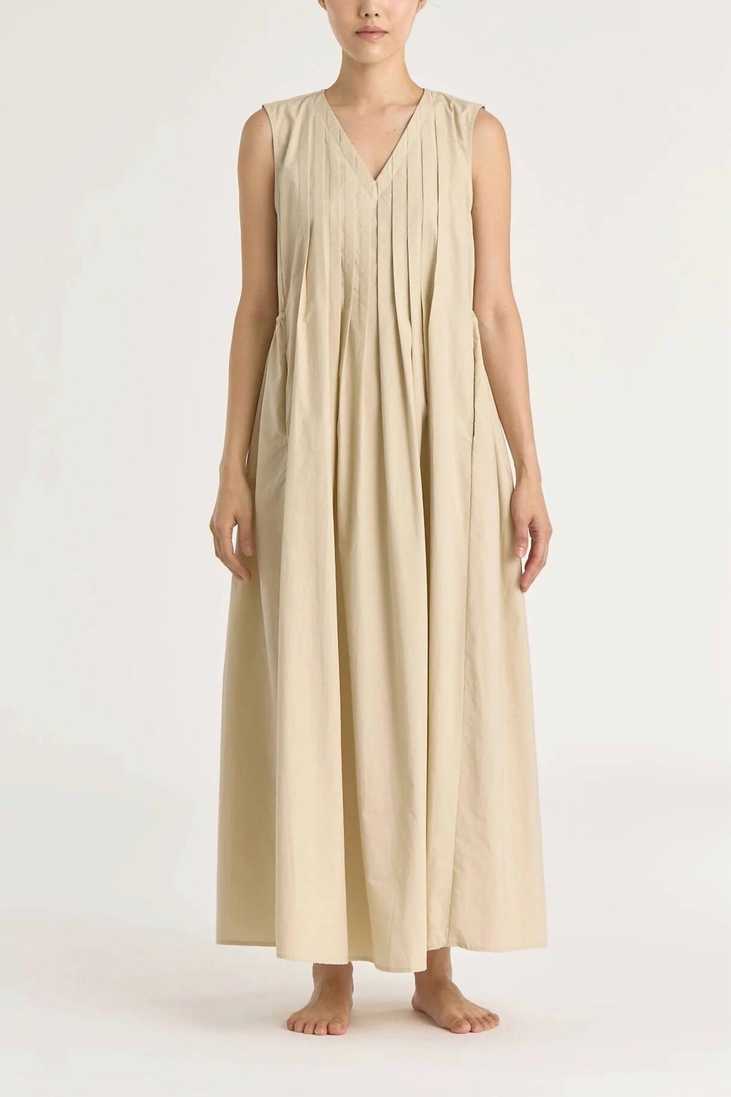 Black Crane - Pleated V Neck Maxi Dress