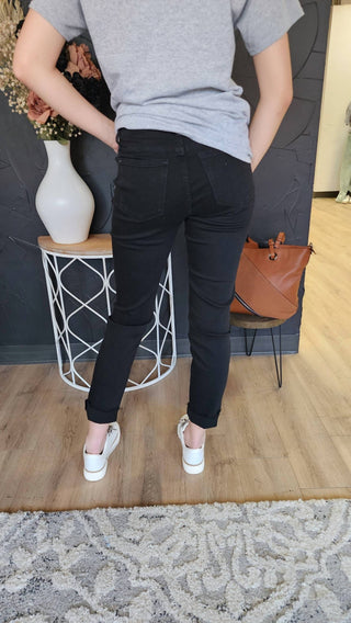 Judy Blue - Mid Rise Destroyed Slim Fit Jeans