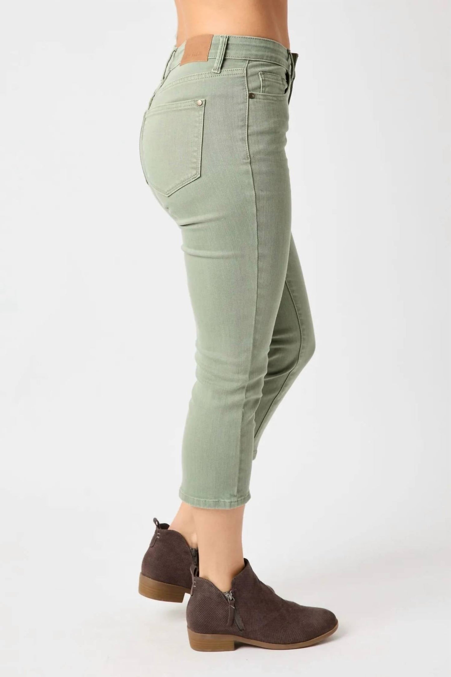 Judy Blue - Mid-Rise Garment Dyed Capri