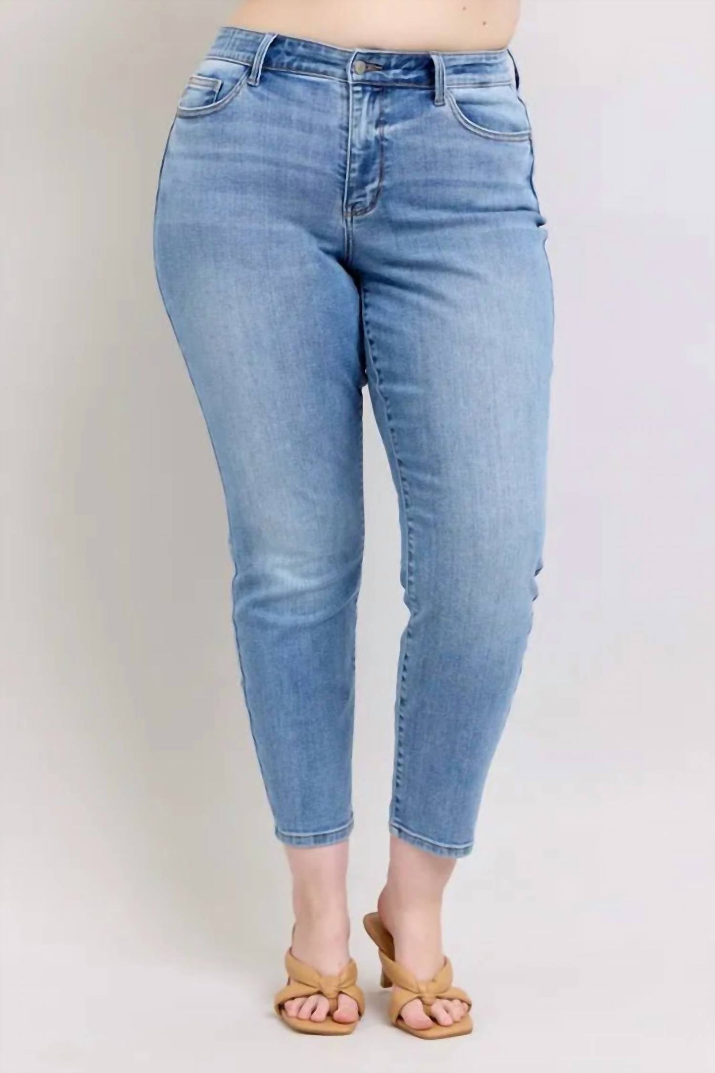 Judy Blue - Mid Rise Vintage Wash Slim Jeans