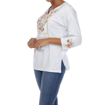 Paparazzi - Knit Embroidered Pull-Over Shirt