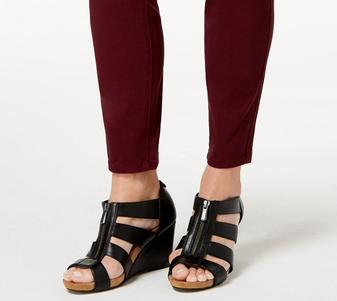 Style & Co Women's Curvy-Fit Skinny Fashion Jeans Wine Size 6