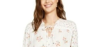 Hippie Rose Juniors' Ditsy Floral Peasant Top white Size Small