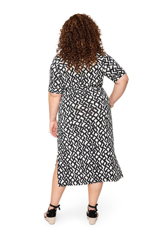 Leota's Curve Women Jade Shirt Dress Zig Zag Black White