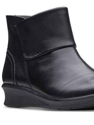 Clarks Women's Hope Track Ankle Boot Black Size 7.5 M