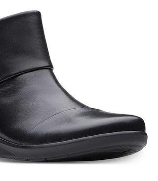 Clarks Women's Hope Track Ankle Boot Black Size 7.5 M