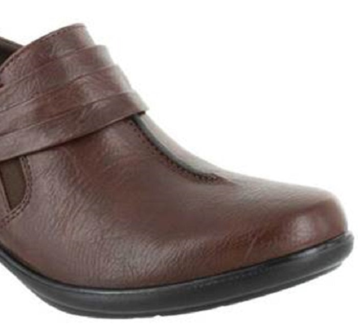 Easy Street Women's Graham Shootie Brown Size 10 M