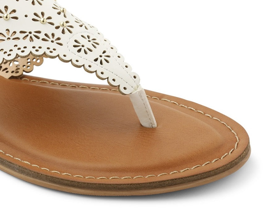 XOXO Women's Rhonda Slip on Sandals White Size 6.5M