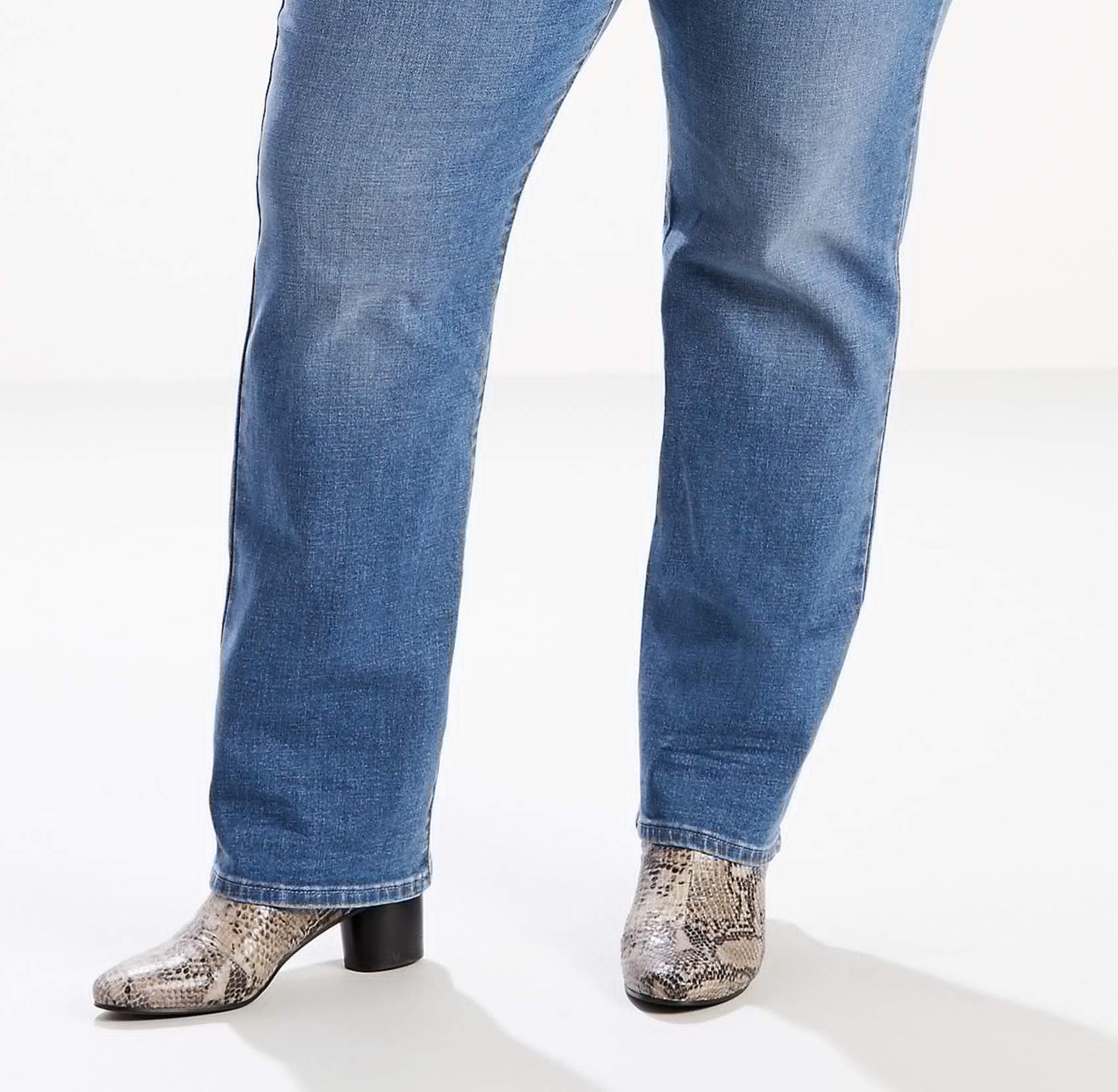 Levi's Women's Plus Classic 414 Straight Leg Jean Blue Size 22W