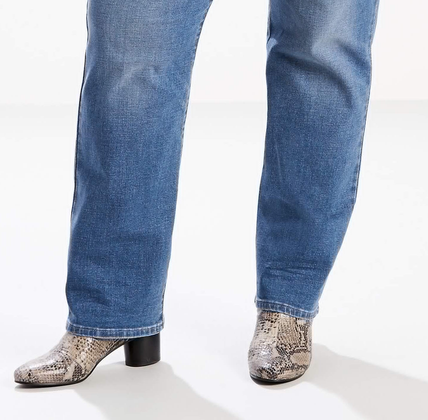 Levi's Women's Plus Classic 414 Straight Leg Jean Blue Size 16W