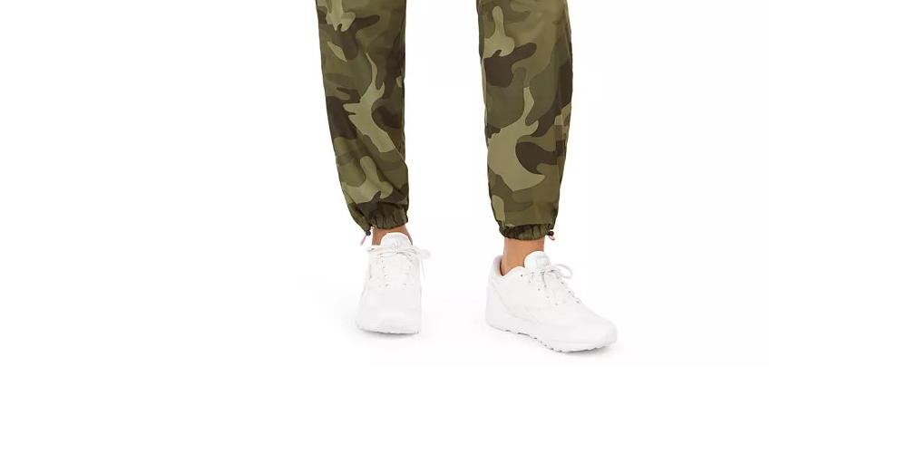 Almost Famous Juniors' Camo-Print Jogger Pants Green Size Small